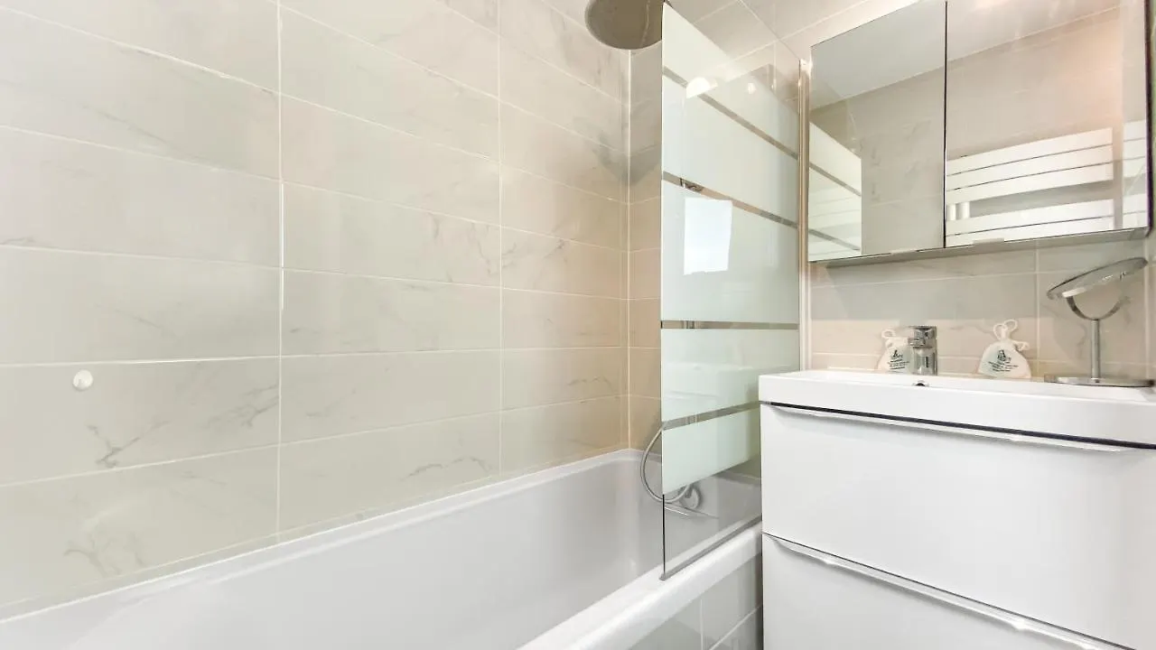 Homey Vista - Hyper-Centre - Wifi - Appartement Cosy Annemasse Apartment