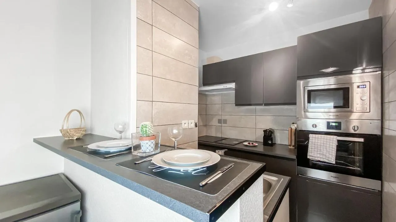 Homey Vista - Hyper-Centre - Wifi - Appartement Cosy Annemasse 0*,  France